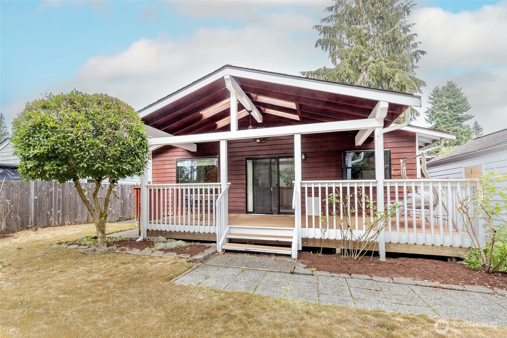 Photo of 1022 Avenue B, Snohomish, WA 98290 (MLS # 2418694)