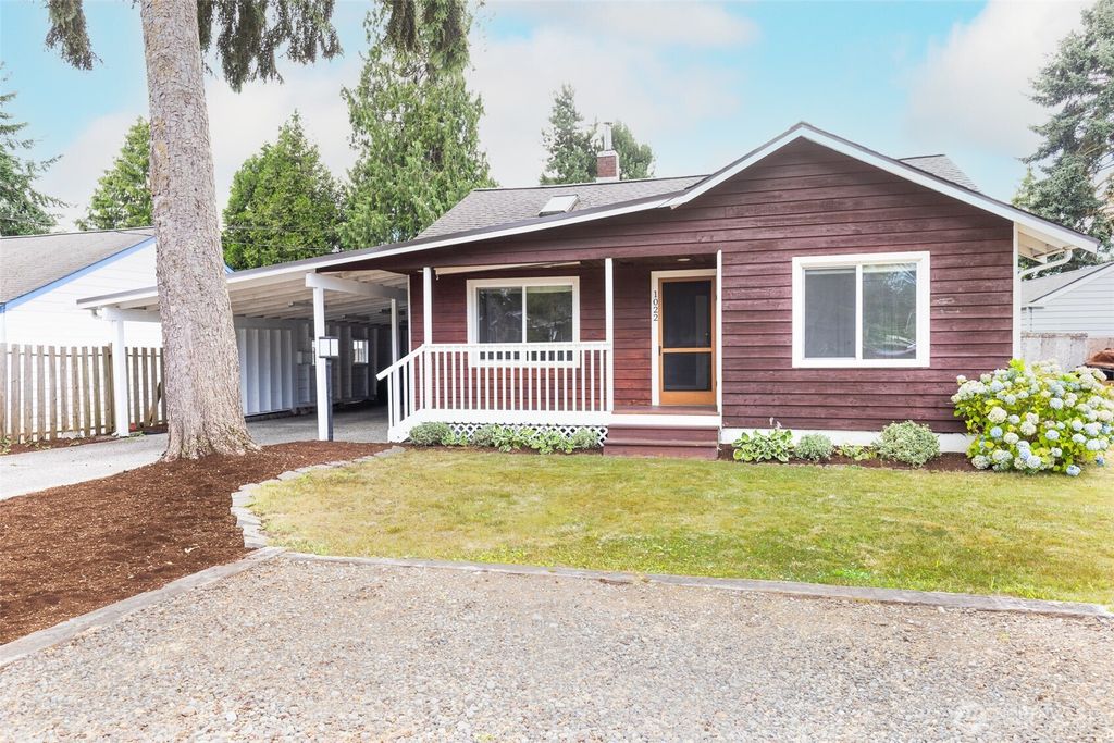 Photo of 1022 Avenue B, Snohomish, WA 98290 (MLS # 2418694)