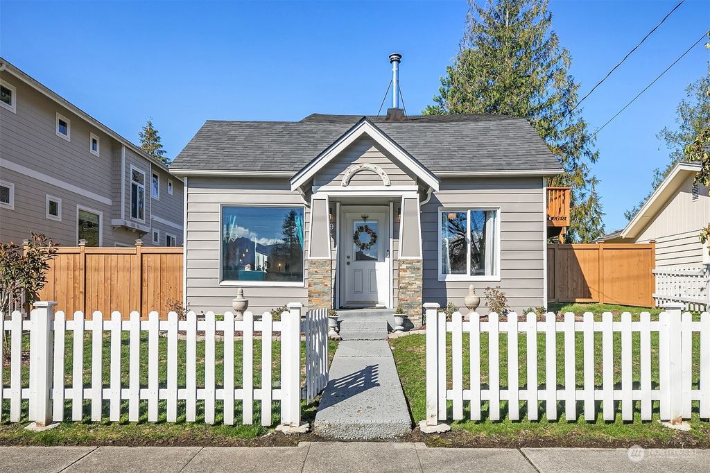 Photo of 319 Bendigo Boulevard N, North Bend, WA 98045 (MLS # 2206741)