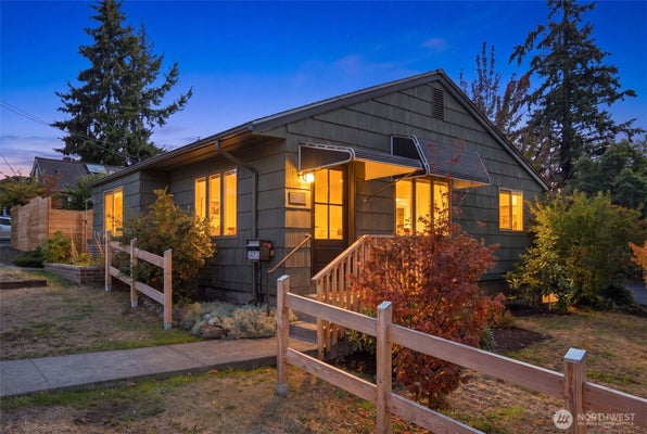 922 PITT AVE, BREMERTON, WA 98310 - Image 3a25c8bab07af42e76491bef988beaea/127603686