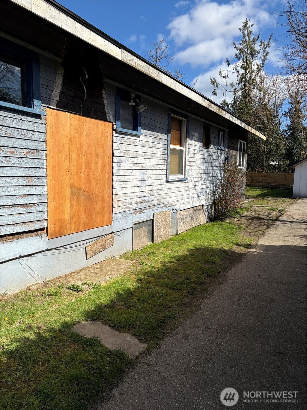 Photo of 1506 Elizabeth Avenue, Bremerton, WA 98337 (MLS # 2504095)