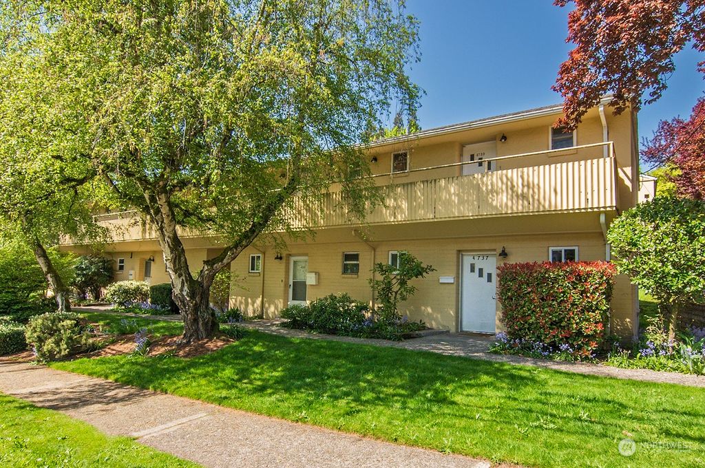 Photo of 4707 40th Avenue NE #4737, Seattle, WA 98105 (MLS # 2063273)