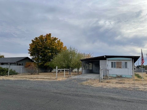 Photo of 191 Ephrata Avenue NW, Soap Lake, WA 98851 (MLS # 2595854)