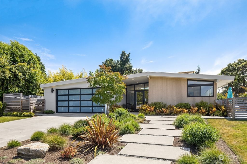 Photo of 8221 SE 36th Street, Mercer Island, WA 98040 (MLS # 2137501)
