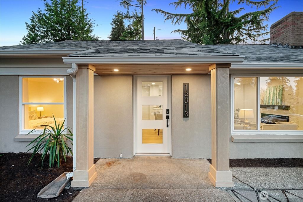 Photo of 15313 Interlake Avenue N, Shoreline, WA 98133 (MLS # 2365077)