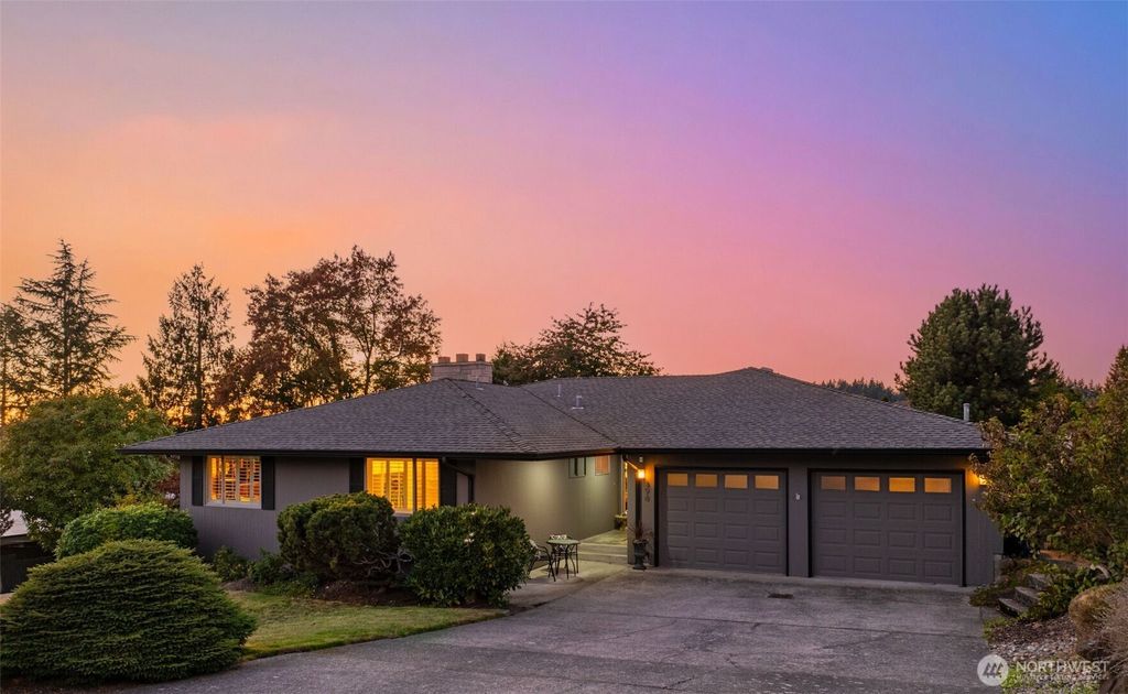 Photo of 398 SW 176th Place, Normandy Park, WA 98166 (MLS # 2445579)