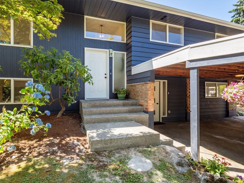 Photo of 18211 60th Avenue NE, Kenmore, WA 98028 (MLS # 2269507)