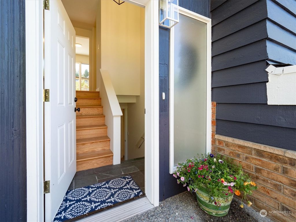 Photo of 18211 60th Avenue NE, Kenmore, WA 98028 (MLS # 2269507)