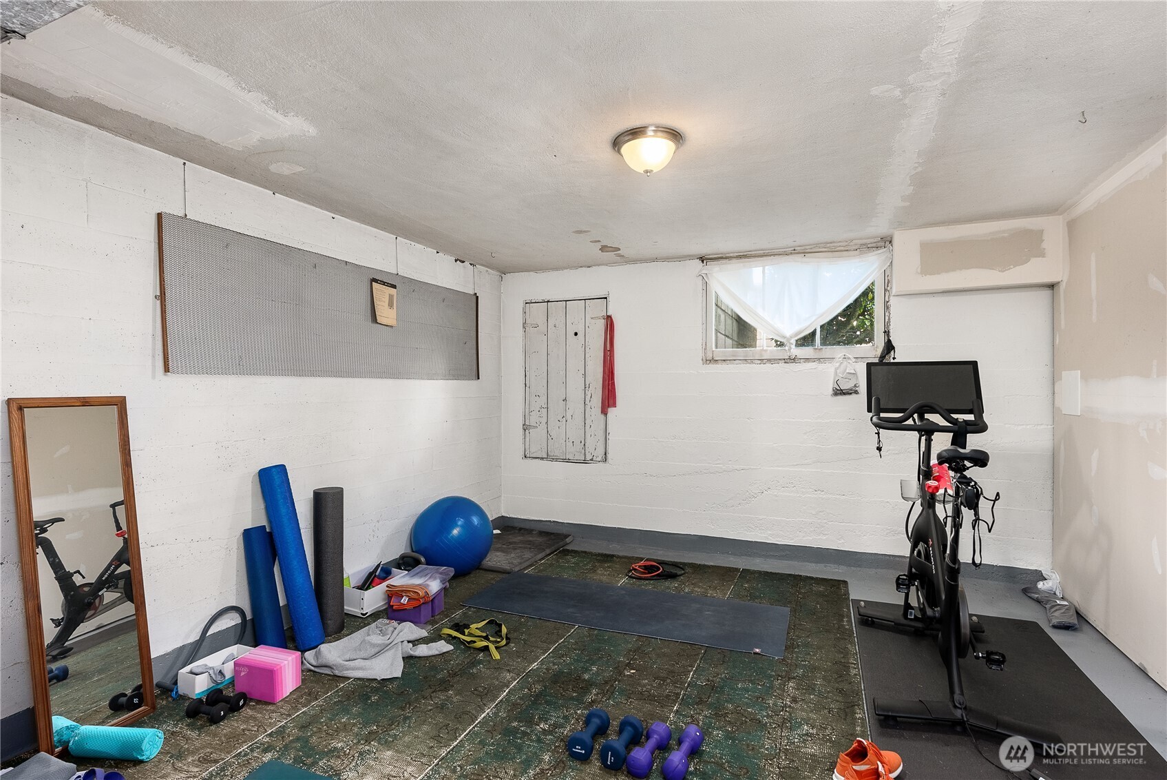 Seattle, Washington 98126, United States, 3 Bedrooms Bedrooms, ,2 BathroomsBathrooms,Residential,Active,142634