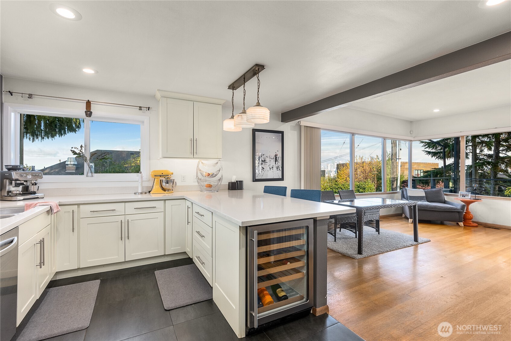 Seattle, Washington 98126, United States, 3 Bedrooms Bedrooms, ,2 BathroomsBathrooms,Residential,Active,142634