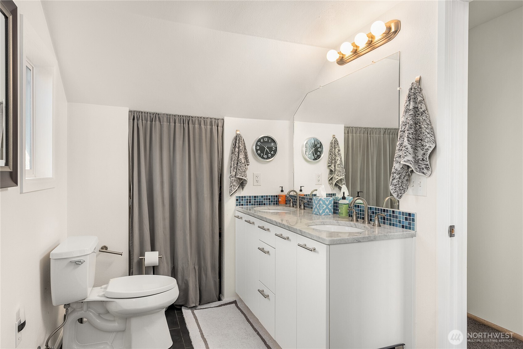 Seattle, Washington 98126, United States, 3 Bedrooms Bedrooms, ,2 BathroomsBathrooms,Residential,Active,142634