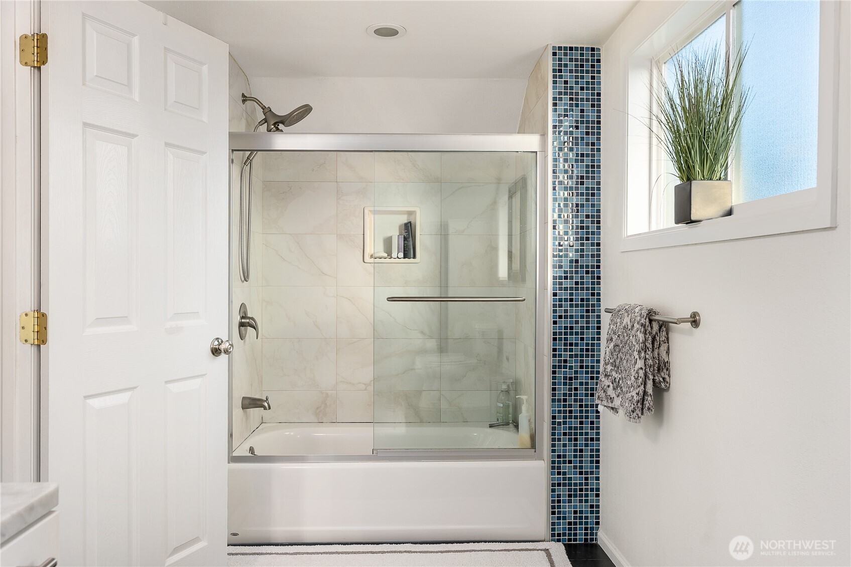 Seattle, Washington 98126, United States, 3 Bedrooms Bedrooms, ,2 BathroomsBathrooms,Residential,Active,142634