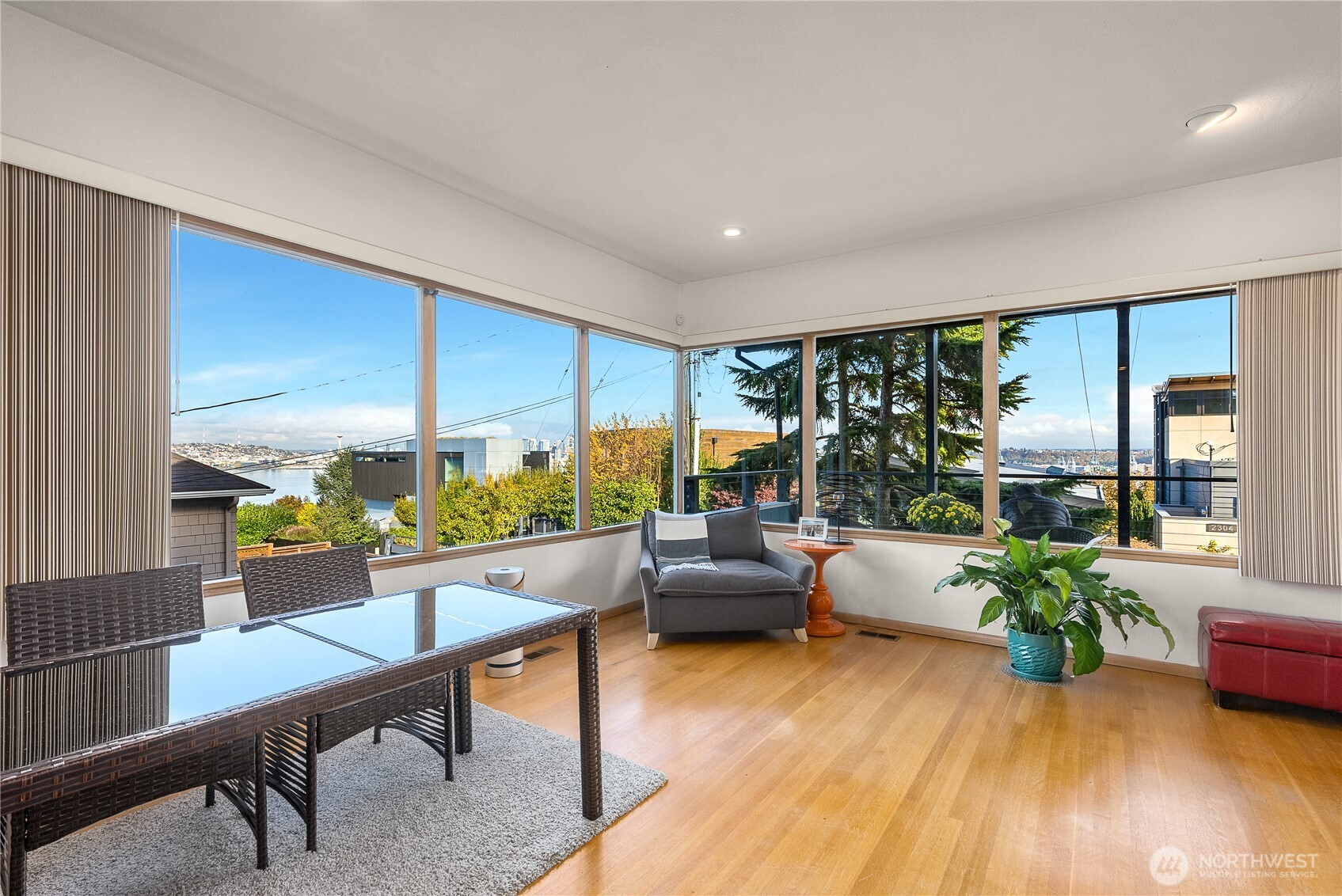 Seattle, Washington 98126, United States, 3 Bedrooms Bedrooms, ,2 BathroomsBathrooms,Residential,Active,142634