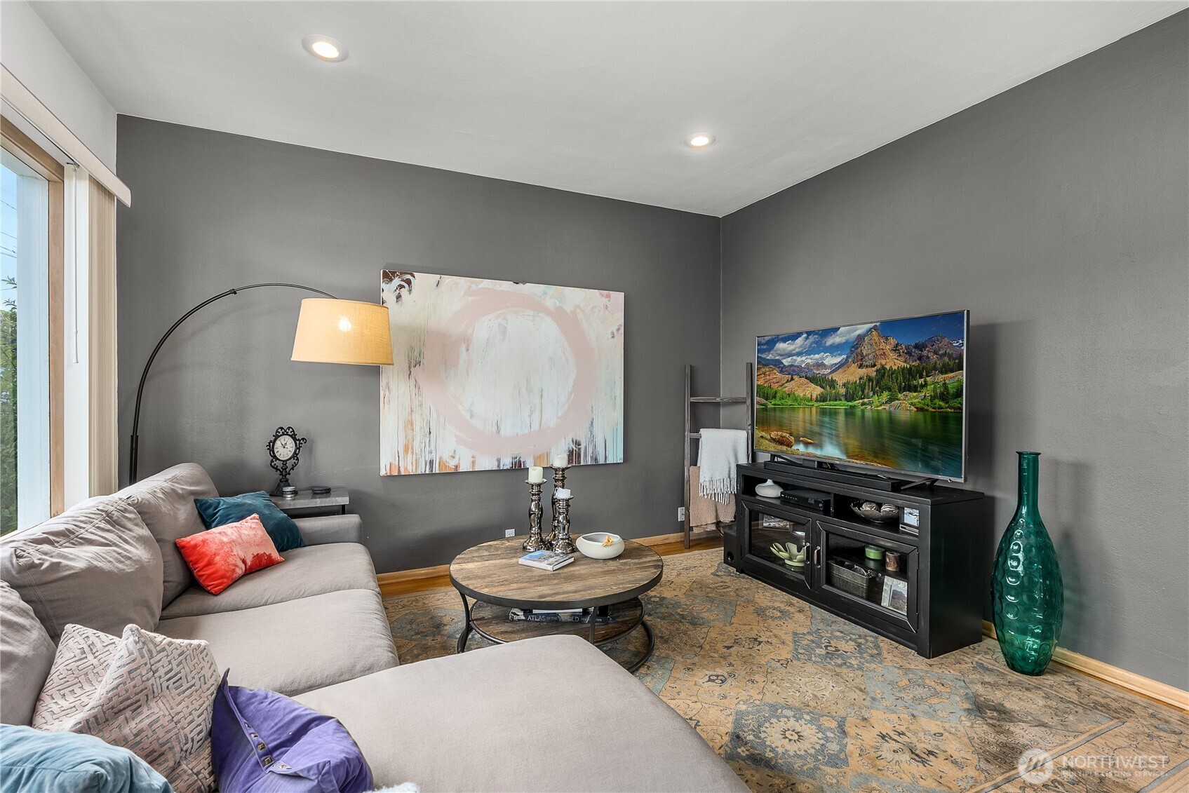 Seattle, Washington 98126, United States, 3 Bedrooms Bedrooms, ,2 BathroomsBathrooms,Residential,Active,142634