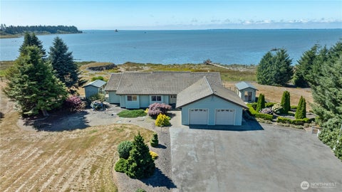 Photo of 37 Rock View Lane, Hoquiam, WA 98550 (MLS # 2573721)
