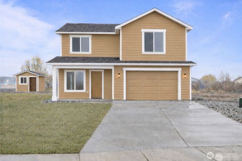 Photo of 103 Poplar Street, Royal City, WA 99357 (MLS # 2513008)