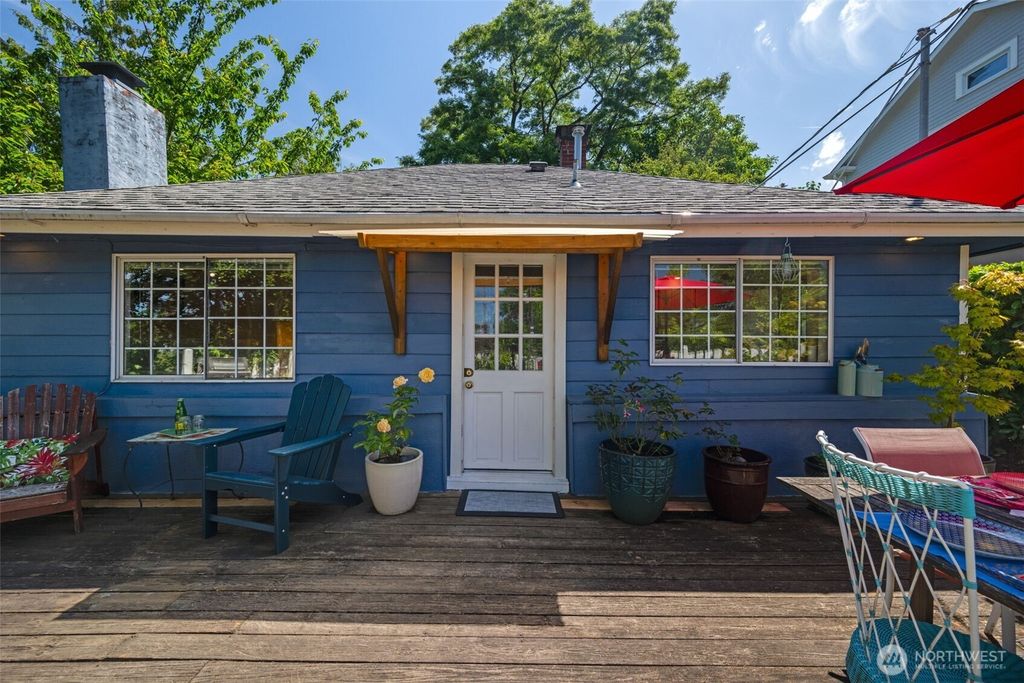 Photo of 1524 30th Avenue, Seattle, WA 98122 (MLS # 2416463)
