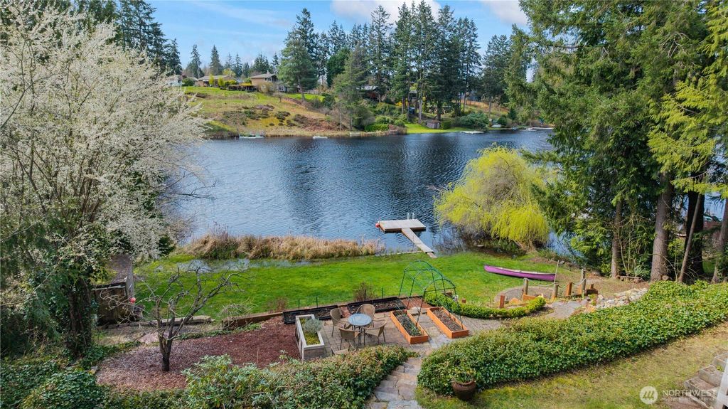 Photo of 33331 E Lake Holm Drive SE, Auburn, WA 98092 (MLS # 2353056)