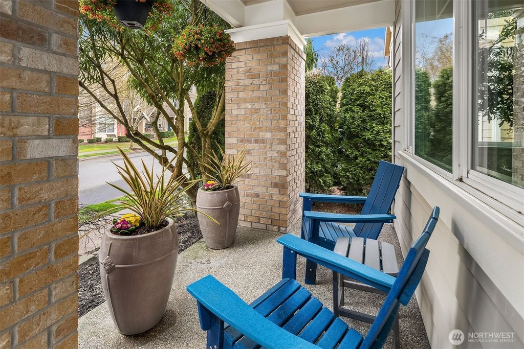 Photo of 1689 24th Avenue NE, Issaquah, WA 98029 (MLS # 2494996)