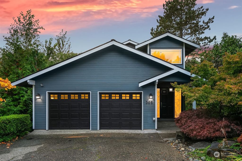 Photo of 305 Slater Street S, Kirkland, WA 98033 (MLS # 2299401)