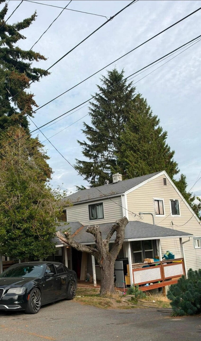 Photo of 10044 9th Avenue SW, Seattle, WA 98146 (MLS # 2598153)