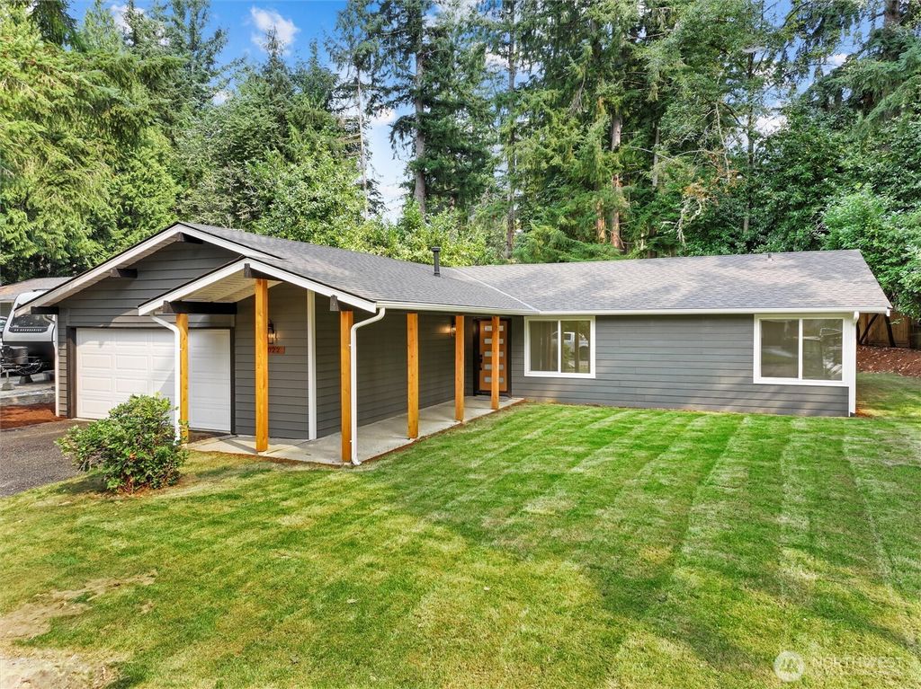 Photo of 3022 254th Avenue SE, Sammamish, WA 98075 (MLS # 2471089)