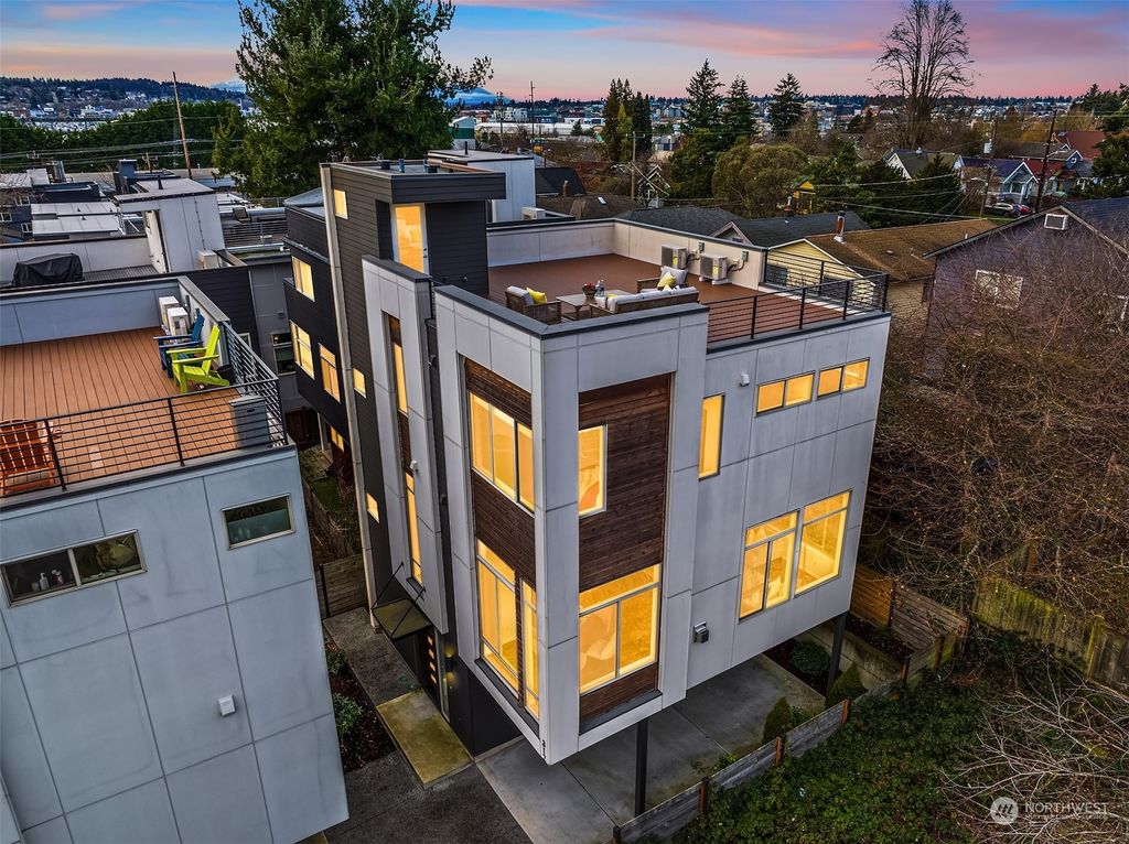 Photo of 312 NW 41st Street, Seattle, WA 98017 (MLS # 2326151)
