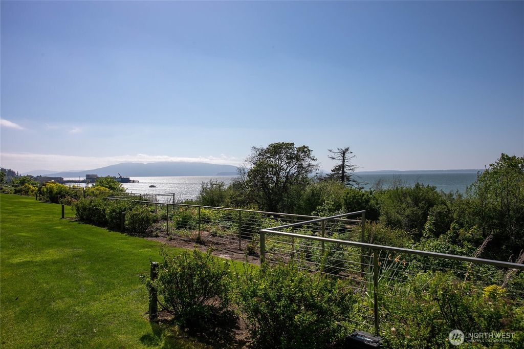 Photo of 600 S State Street #100, Bellingham, WA 98225 (MLS # 2518446)