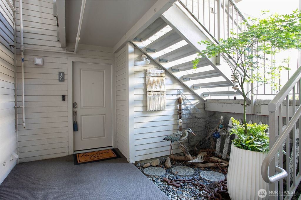Photo of 600 S State Street #100, Bellingham, WA 98225 (MLS # 2518446)