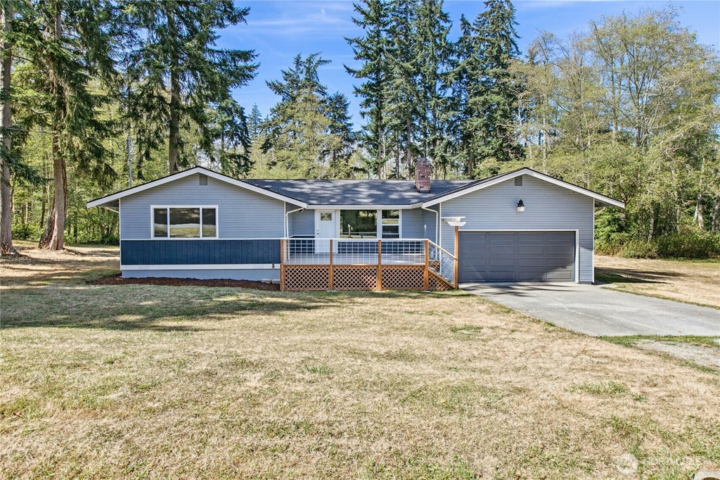 Photo of 3671 Dundee Way, Oak Harbor, WA 98277 (MLS # 2576994)