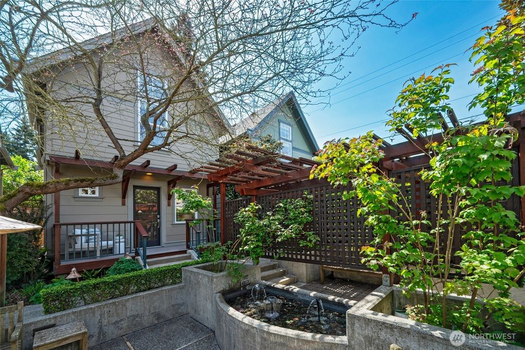 Photo of 6318 5th Avenue NE #H, Seattle, WA 98115 (MLS # 2357506)