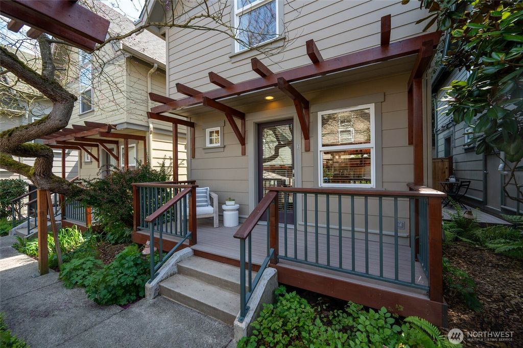 Photo of 6318 5th Avenue NE #H, Seattle, WA 98115 (MLS # 2357506)