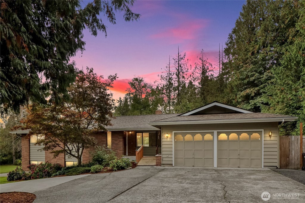 Photo of 806 Comanche Drive, Mount Vernon, WA 98273 (MLS # 2590771)