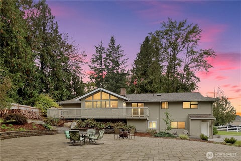 Photo of 806 Comanche Drive, Mount Vernon, WA 98273 (MLS # 2590771)