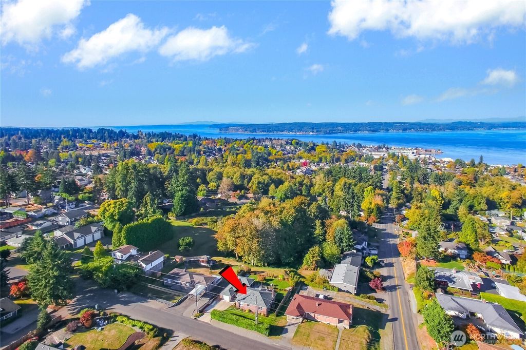 Photo of 1912 Mountain View Avenue W, University Place, WA 98466 (MLS # 2445883)