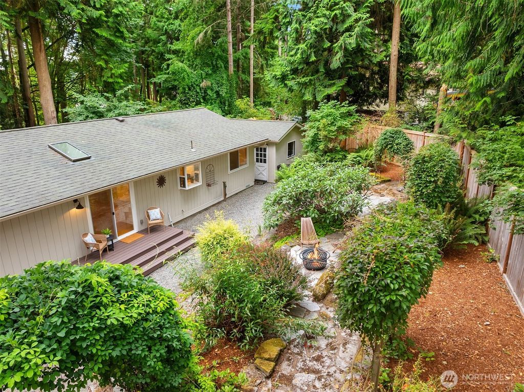 Photo of 9820 NE Beach Crest Drive, Bainbridge Island, WA 98110 (MLS # 2510994)