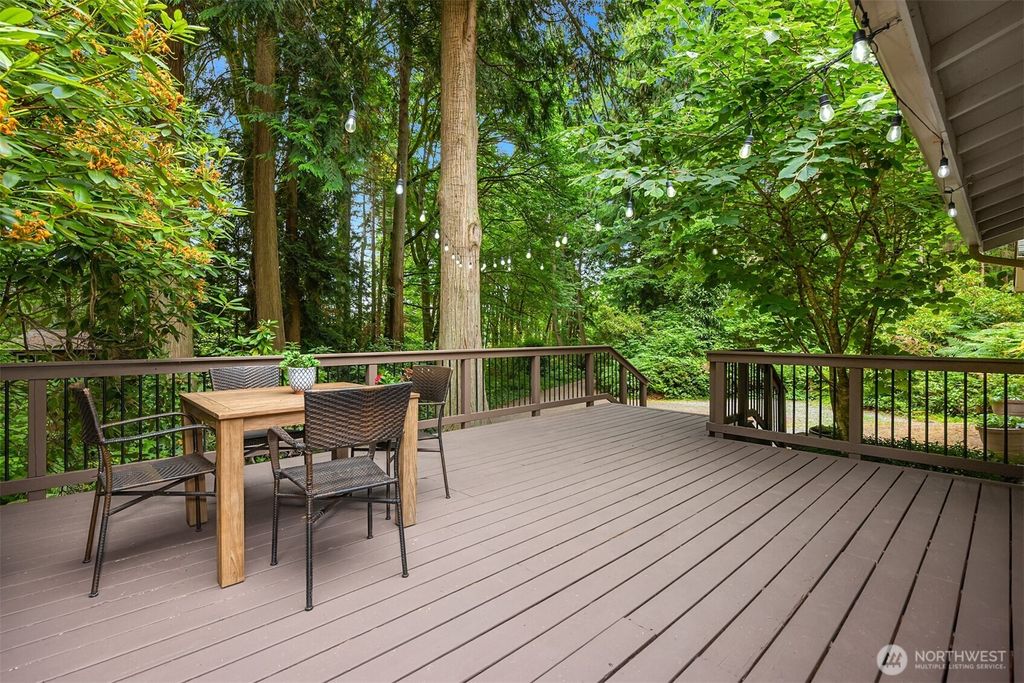 Photo of 9820 NE Beach Crest Drive, Bainbridge Island, WA 98110 (MLS # 2510994)