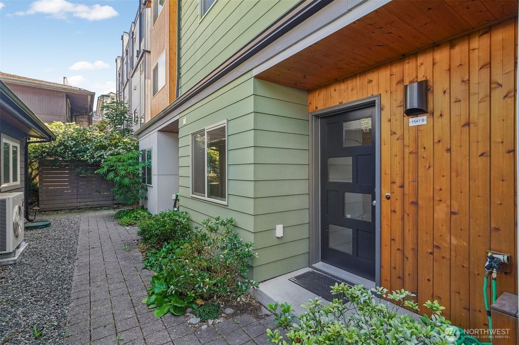 Photo of 1541 B NW 90th Street, Seattle, WA 98117 (MLS # 2403160)