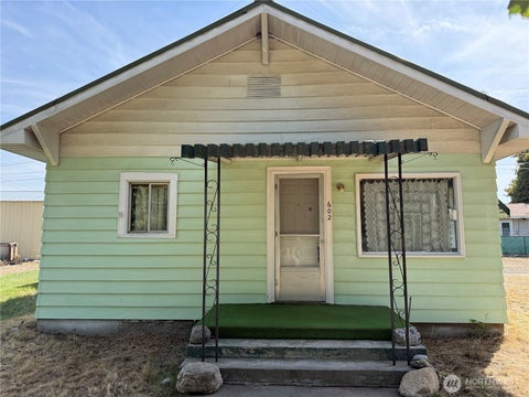 Photo of 602 SE Trinity Avenue, Wilbur, WA 99185 (MLS # 2574859)