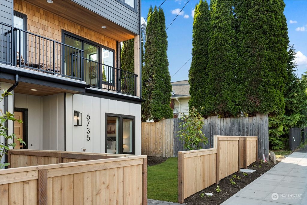 Photo of 6735 11th Avenue NW, Seattle, WA 98117 (MLS # 2130844)