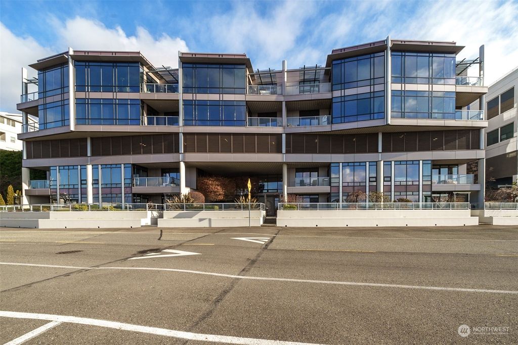 Photo of 22515 6th Avenue S #402, Des Moines, WA 98198 (MLS # 2031038)