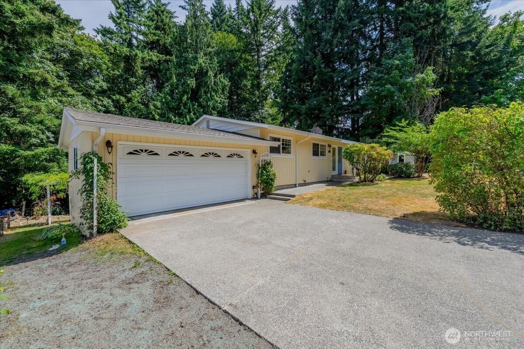 Photo of 15518 76th Pl NE Pl, Kenmore, WA 98028 (MLS # 2413951)