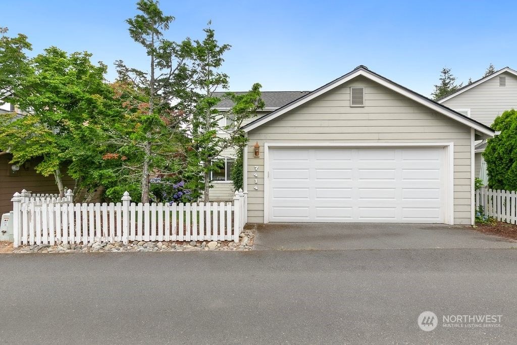 Photo of 7414 Douglas Avenue SE, Snoqualmie, WA 98065 (MLS # 2271528)