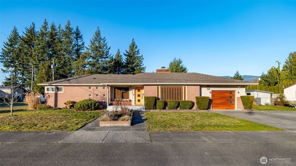 Photo of 615 Dean Drive, Sedro Woolley, WA 98284 (MLS # 2470966)