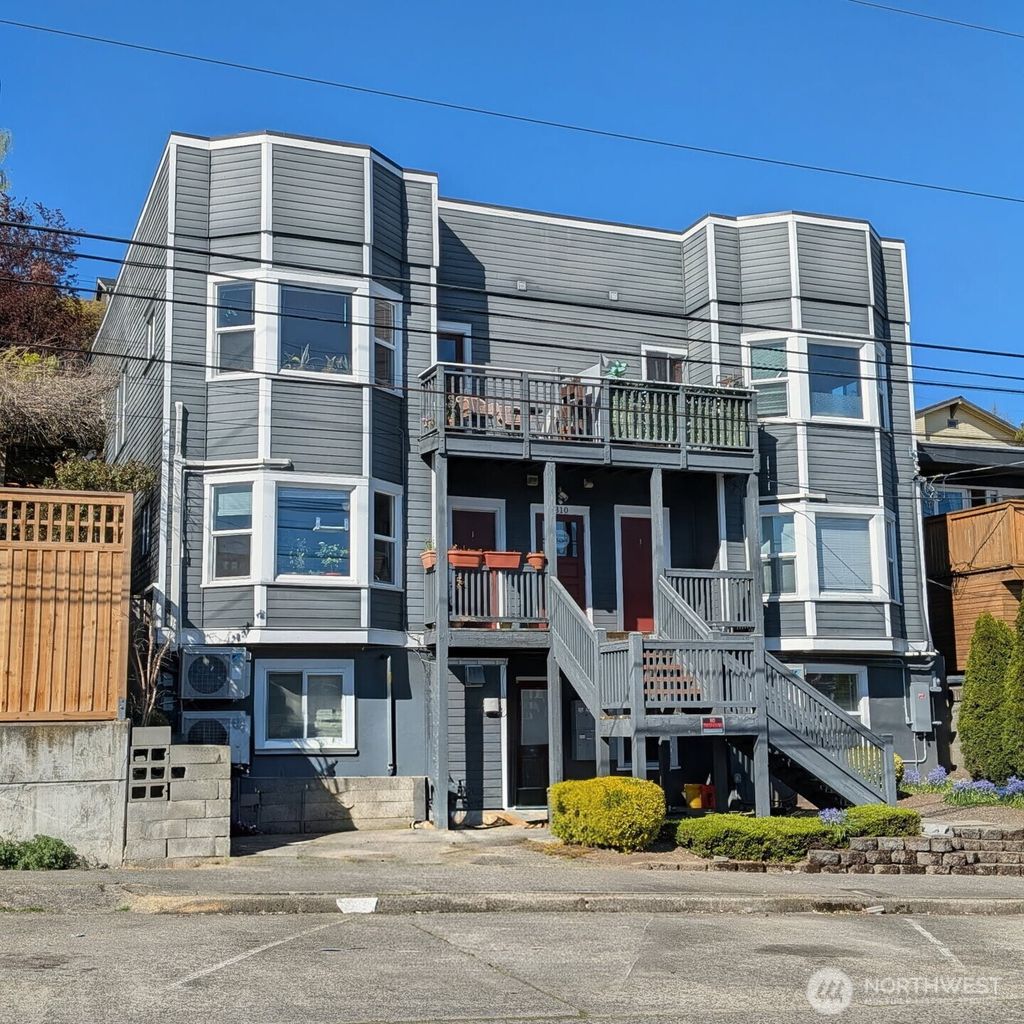 Photo of 310 Aloha Street, Seattle, WA 98109 (MLS # 2499210)