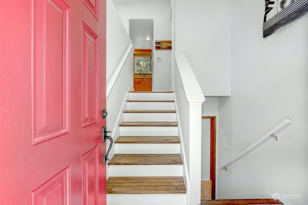 Photo of 10120 212th Avenue NE, Redmond, WA 98053 (MLS # 2043334)