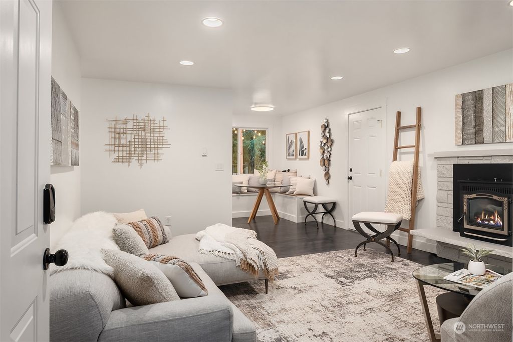 Photo of 17814 199th Avenue NE, Woodinville, WA 98077 (MLS # 2191496)