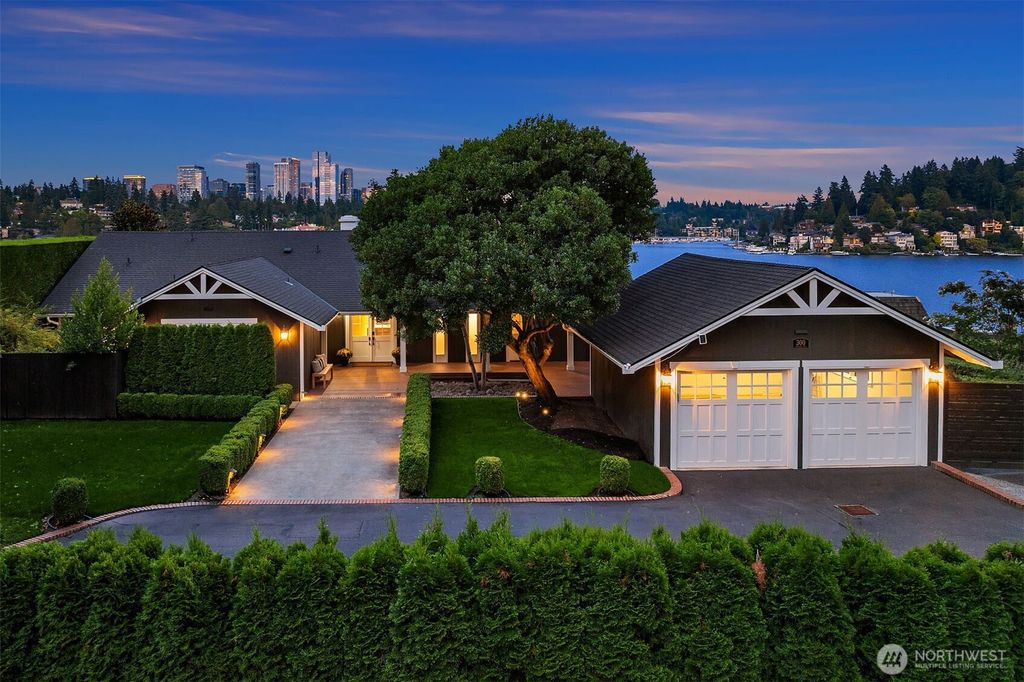 Photo of 300 Overlake Drive E, Medina, WA 98039 (MLS # 2432932)