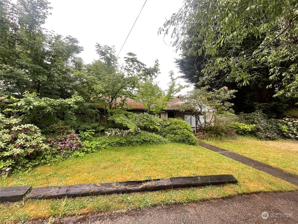 Photo of 305 NE 170th Street, Shoreline, WA 98155 (MLS # 2126140)