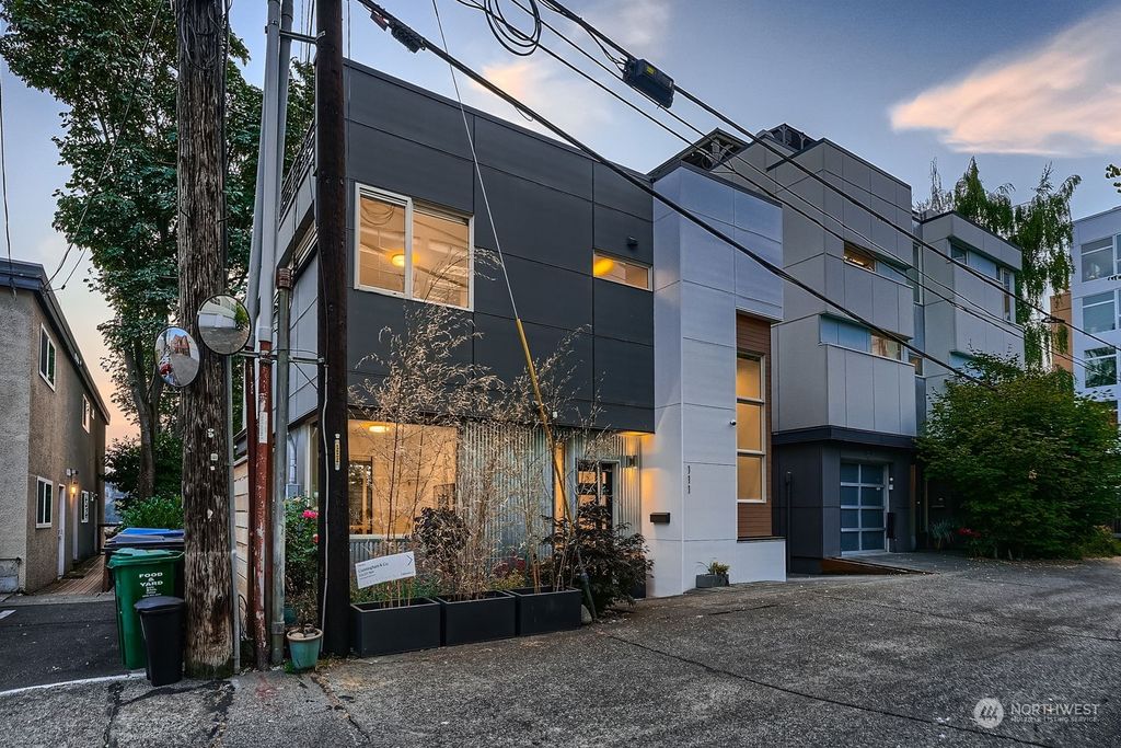 Photo of 111 E Louisa Street, Seattle, WA 98102 (MLS # 2255642)